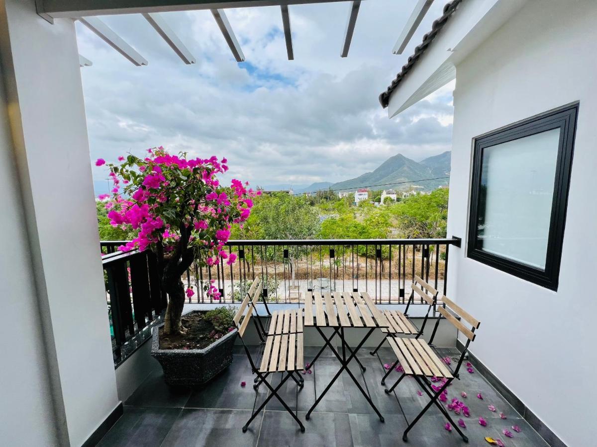 The Track Homestay - Near Bai Dai Beach Cam Lam Екстериор снимка