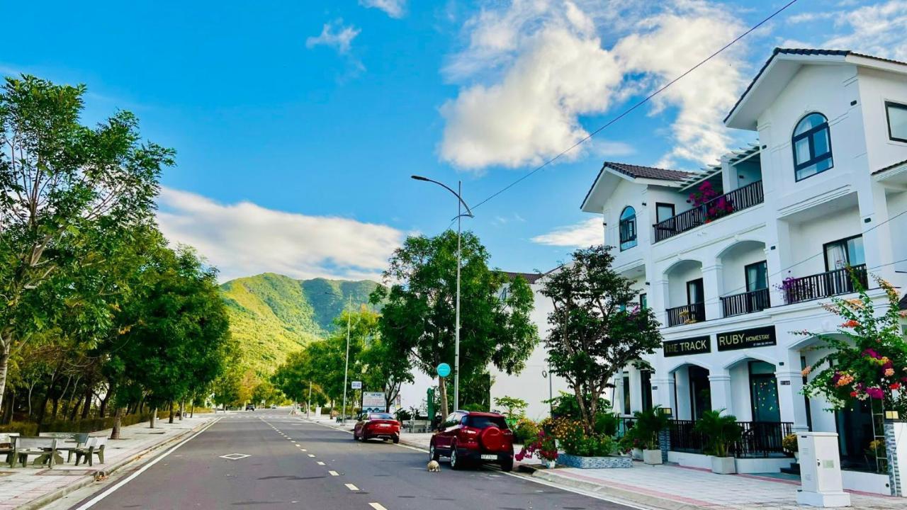 The Track Homestay - Near Bai Dai Beach Cam Lam Екстериор снимка