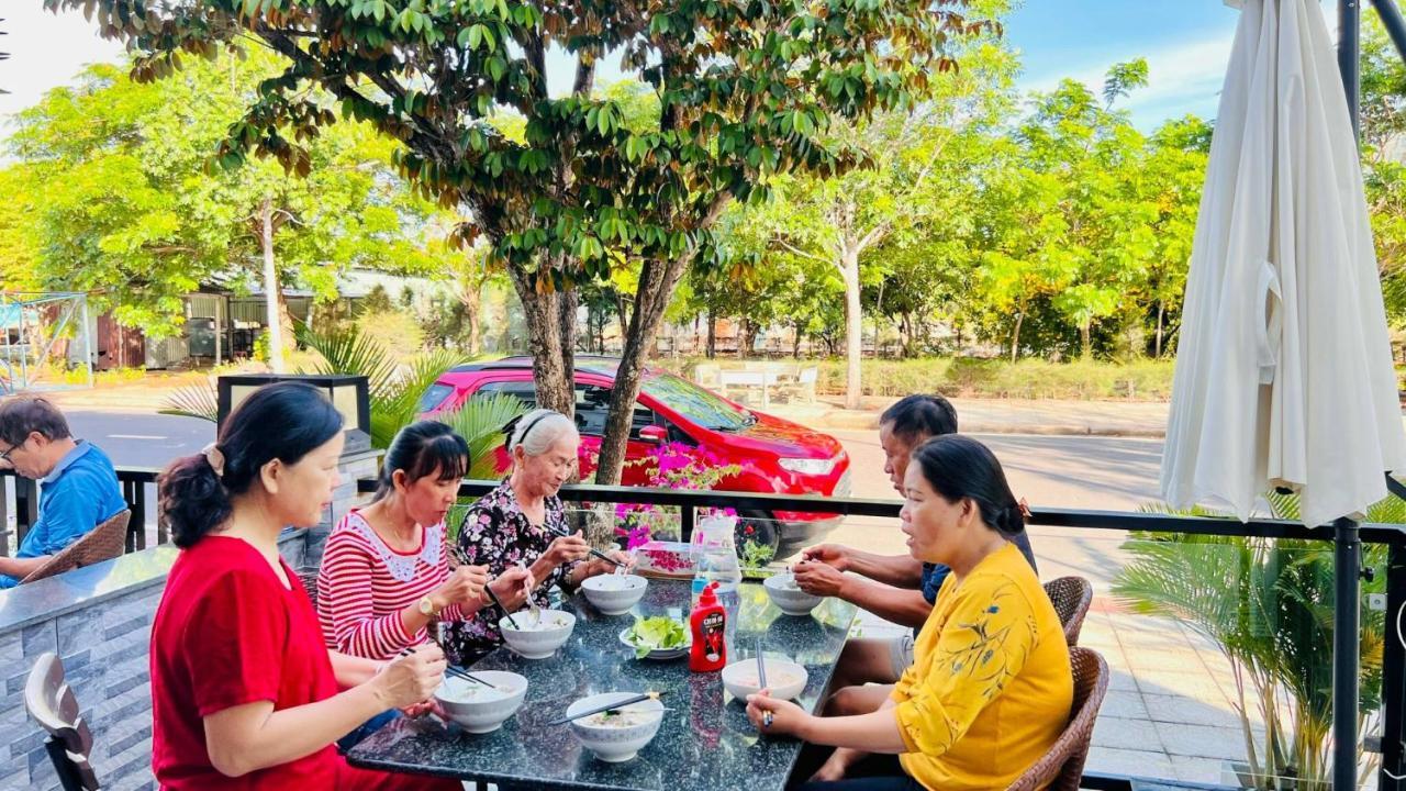 The Track Homestay - Near Bai Dai Beach Cam Lam Екстериор снимка