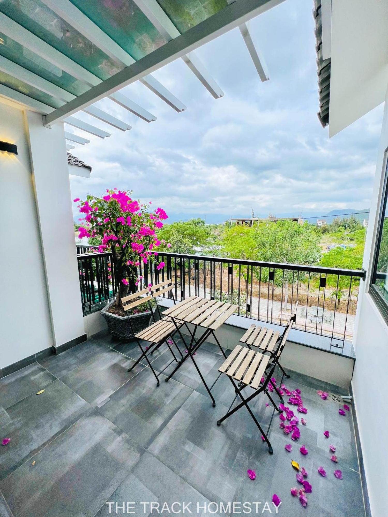 The Track Homestay - Near Bai Dai Beach Cam Lam Екстериор снимка
