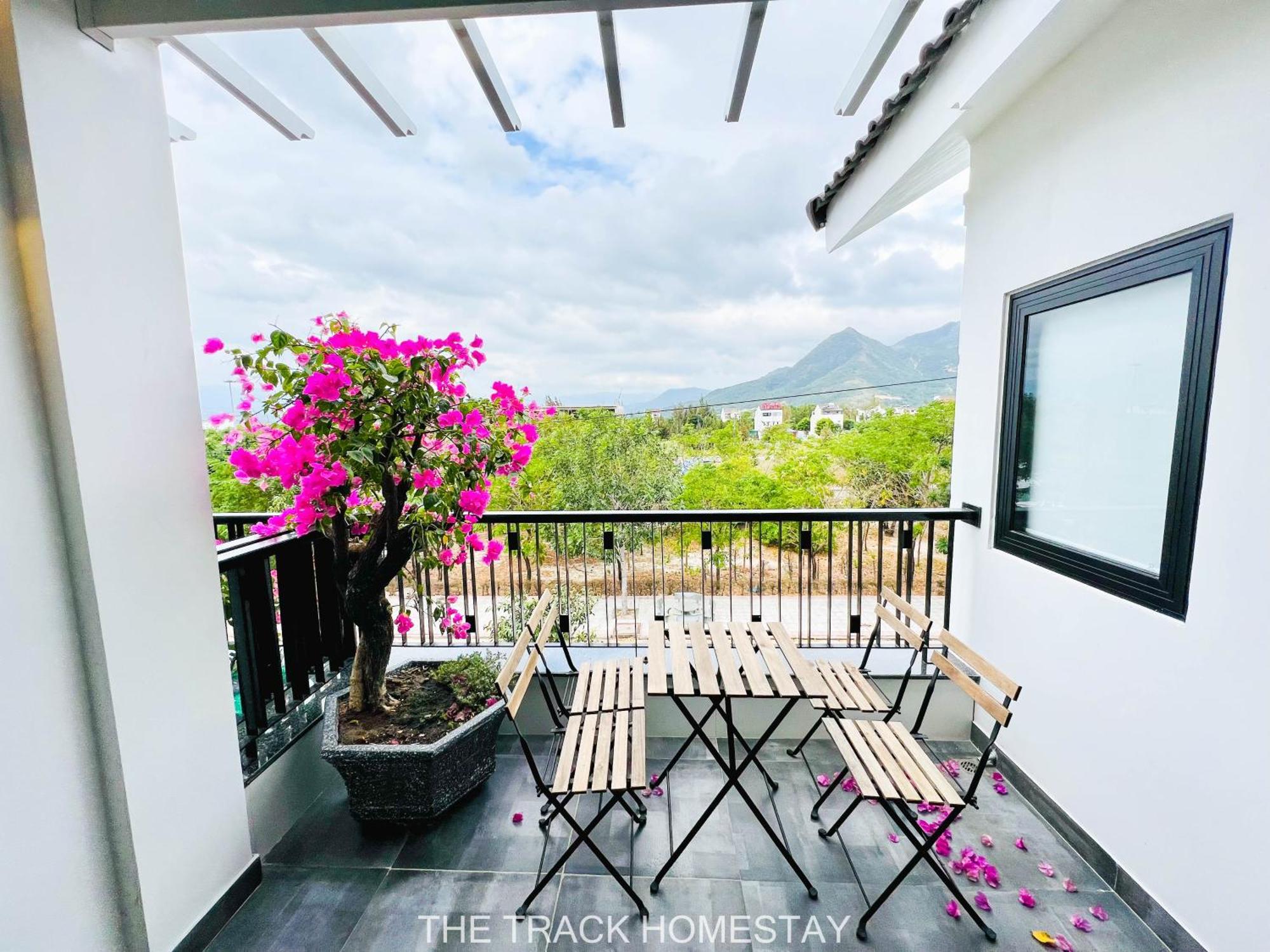 The Track Homestay - Near Bai Dai Beach Cam Lam Екстериор снимка